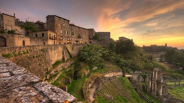 Городские стены Вольтерры в Тоскане