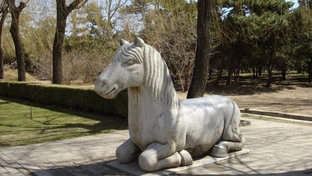 Аллея каменных животных и статуй Минских гробниц в Пекине Аллея каменных животных и статуй Минских гробниц в Пекине