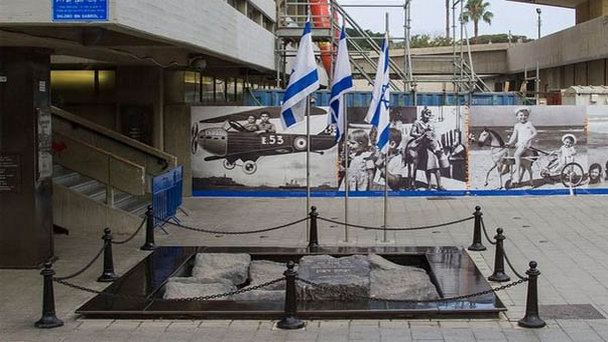 Памятник Ицхаку Рабину в Тель-Авиве