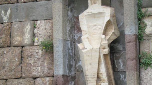 Скульптура Св.Георгия в Барселоне