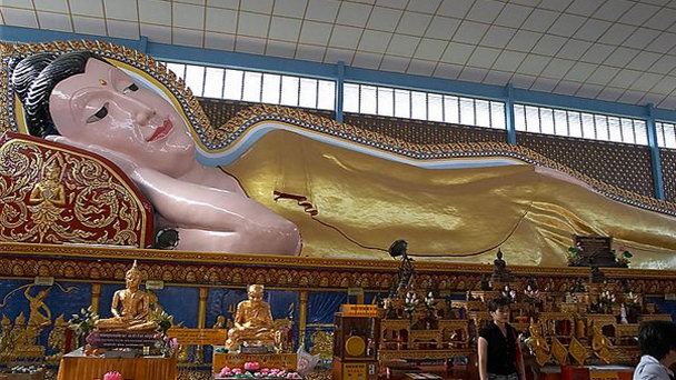 Храм лежащего Будды в Бангкоке