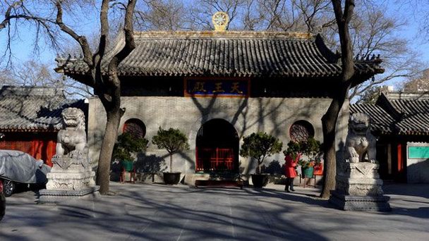 Пекинский храм Guangji