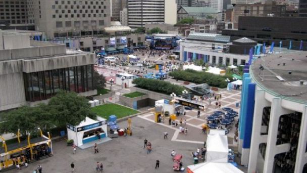 Улица Сент-Катрин в Монреале