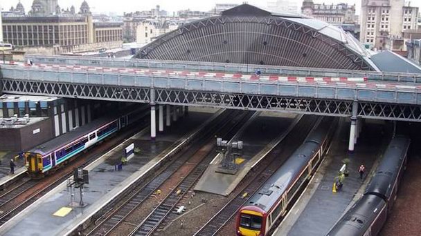 Железнодорожный вокзал Квин-стрит в Глазго в Шотландии