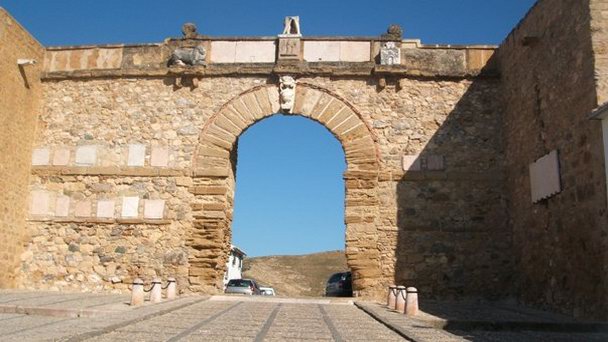 Арка Гигантов в Малаге Арка Гигантов в Малаге