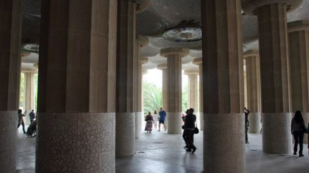 Зал ста колонн в Барселоне