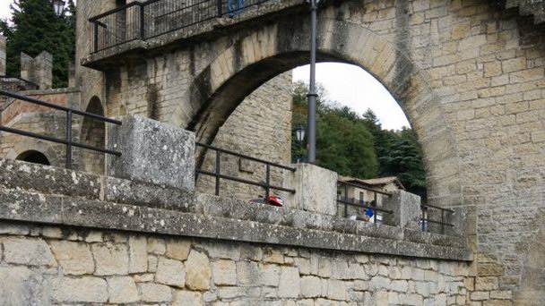 Крепостные стены Сан-Марино