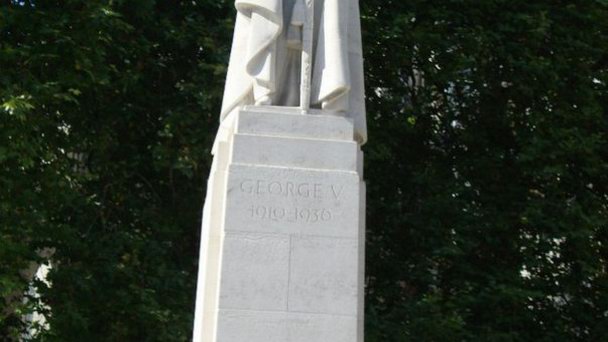 Памятник Георгу V в Лондоне