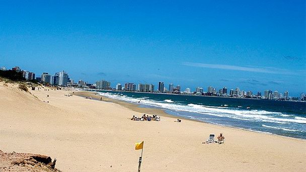 Пляж Манса в Пунта-дель-Эсте Пляж Манса в Пунта-дель-Эсте