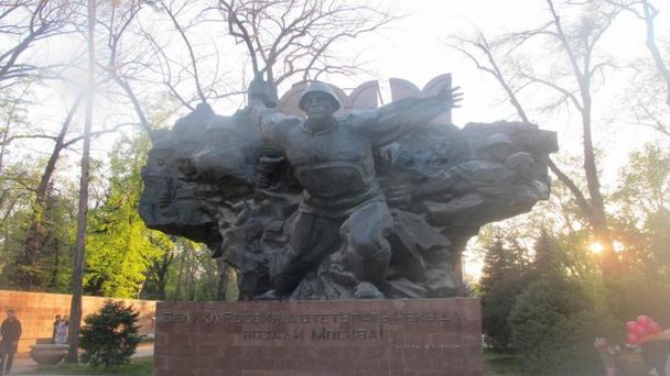 Памятник 28 гвардейцам панфиловцам в Алматы