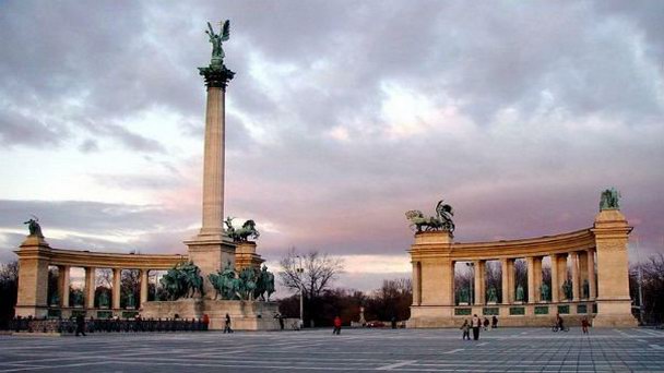 Памятник тысячелетия Венгрии в Будапеште