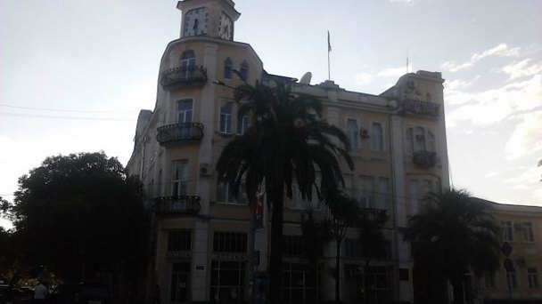 Дом с часами - здание администрации в Сухуми