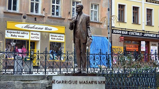 Памятник Томашу Гарику Массарику в Карловых Варах
