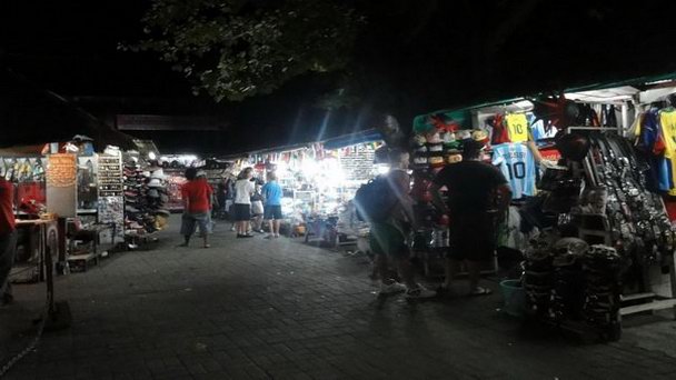 Вечерний рынок Куты на Бали