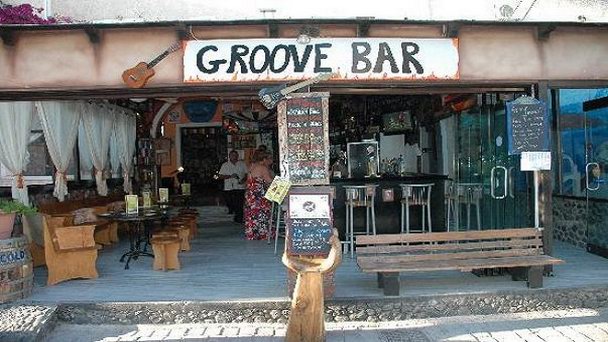Бар Groove Kamari на Санторини Бар Groove Kamari на Санторини