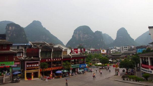 Поселок городского типа Яншо в долине реки Ли в Гуйлине