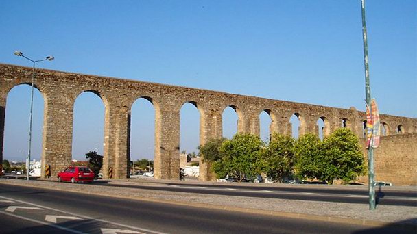Акведук в Эворе в Эворе