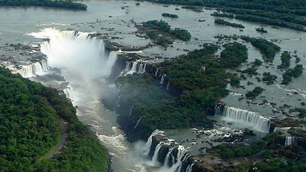 Водопады Игуасу в Паране Водопады Игуасу в Паране