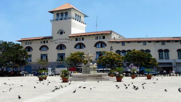 Площадь Плаза-де-Сан-Франциско в Гаване Площадь Плаза-де-Сан-Франциско в Гаване