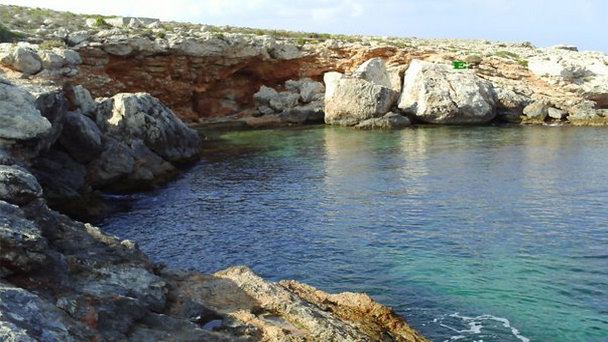 Пляж бухты Мистра в Мелихе