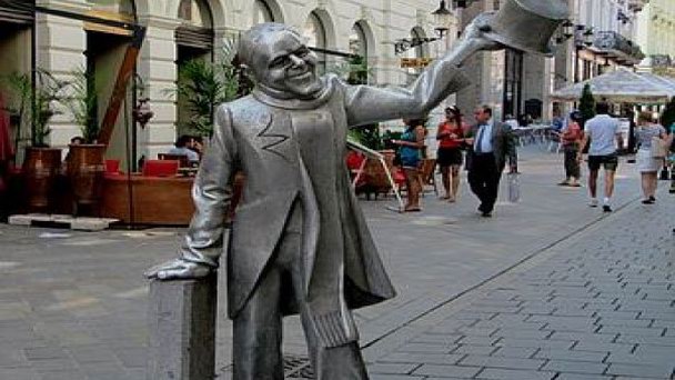 Памятник городскому сумасшедшему в Братиславе в Братиславе