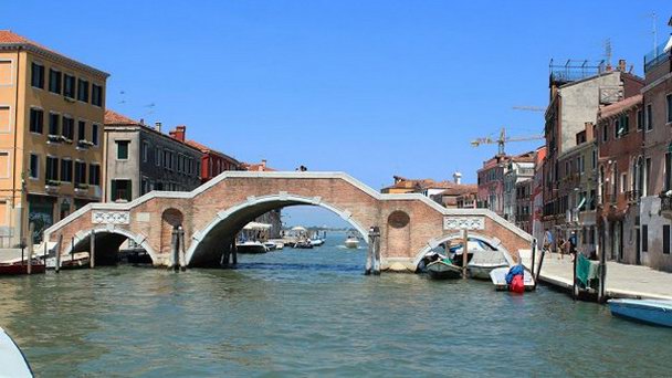 Мост Трех Арок в Венеции Мост Трех Арок в Венеции