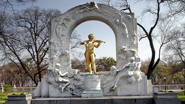 Памятник Иоганну Штрауссу в Вене