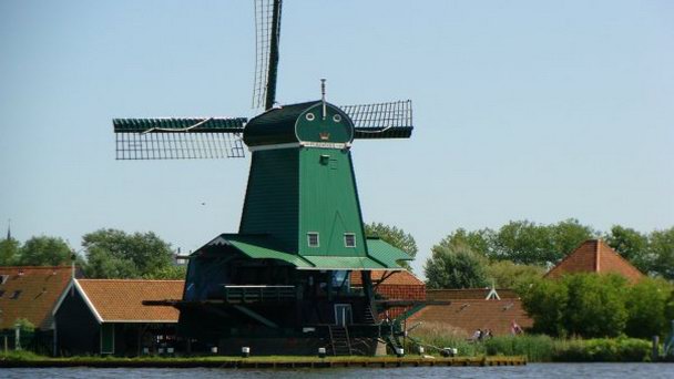 Город мельниц Заансе-Сханс в Волендаме