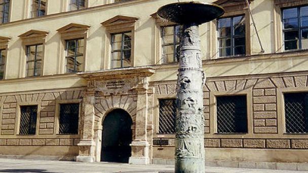 Фонтан Рихарда Штраусса в Мюнхене Фонтан Рихарда Штраусса в Мюнхене