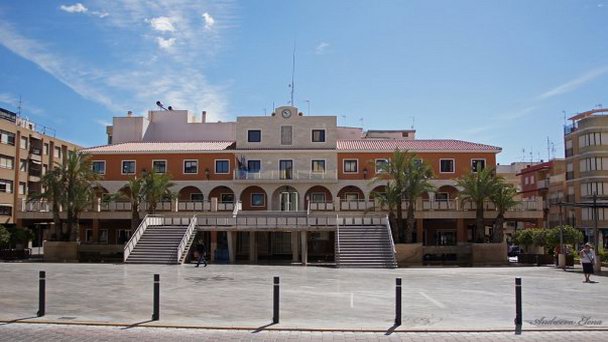 Здание мэрии Гвардамар-дель-Сегуры в Аликанте