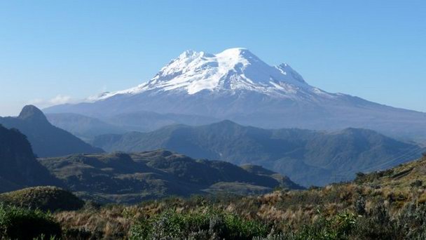 Вулкан Антисана в Кито Вулкан Антисана в Кито