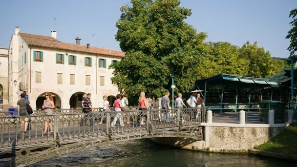 Остров Пескерия с рыбным рынком в Тревизо