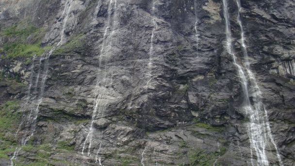 Водопад «Семь сестер» в Регионе Фьордов