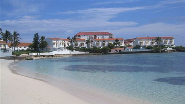 Пляж Делапорт-Пойнт-Бич в Нассау Пляж Делапорт-Пойнт-Бич в Нассау