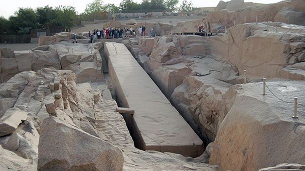 Недостроенный обелиск в Асуане Недостроенный обелиск в Асуане