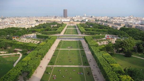 Марсово поле в Париже