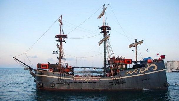 Шоу Пиратский корабль капитана Хука в Канкуне