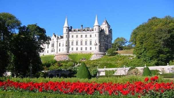 Замок Данробин в Шотландии