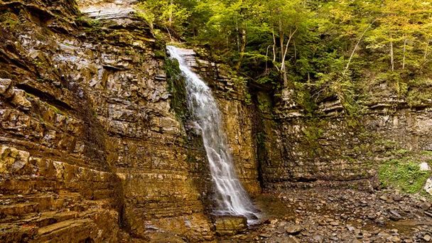 Манявский водопад в Надворной