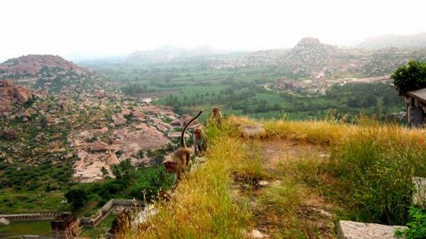 Холм Хемакута в Карнатаке Холм Хемакута в Карнатаке