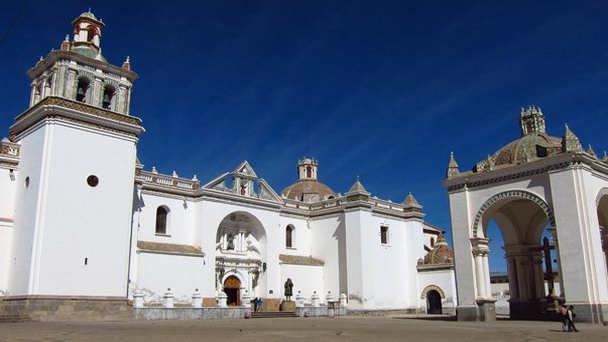 Базилика Богоматери Канделария Копакабана в Копакабане Базилика Богоматери Канделария Копакабана в Копакабане