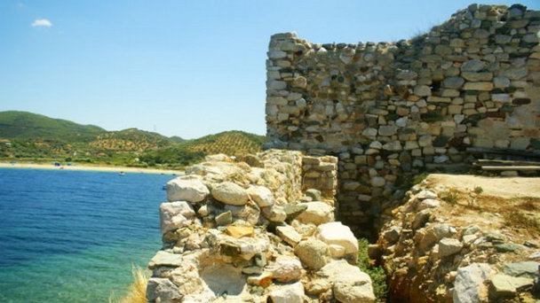 Развалина крепости Торони в Халкидики