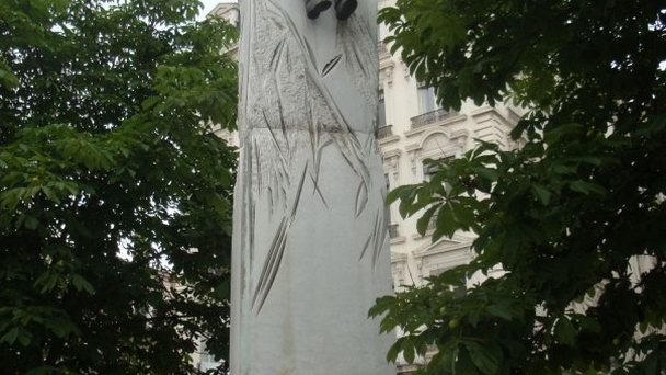 Памятник Сент-Экзюпери в Рона-Альпах