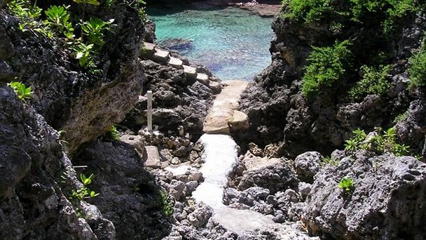 Могила Нукаи и Пениамина в Алофи