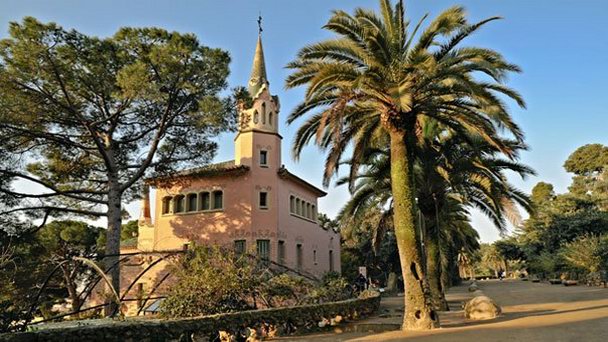 Дом-музей Гауди в Барселоне Дом-музей Гауди в Барселоне