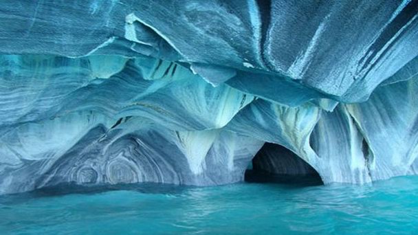 Мраморный собор Las Cavernas de Marmo в Пуэрто-Монте Мраморный собор Las Cavernas de Marmo в Пуэрто-Монте