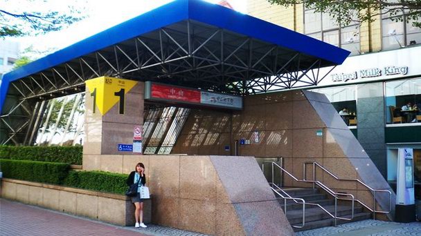 Станция Чжуншань в Тайпее