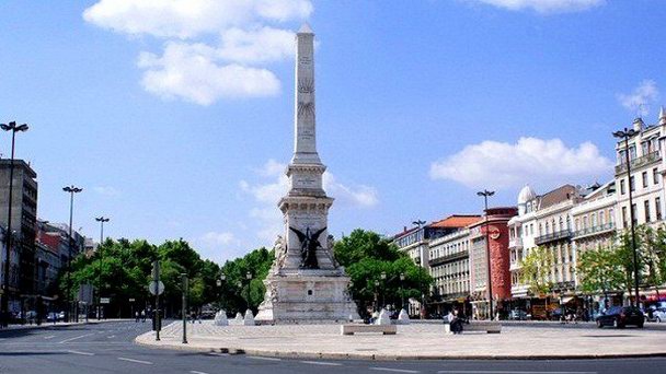 Площадь Реставраторов в Лиссабоне