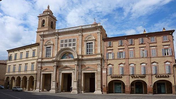 Здание Palazzo Comunale в Эмилия Романии