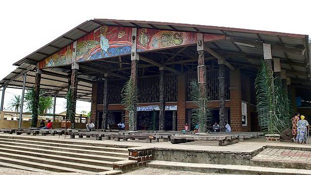 Церковь Сен-Мишель в Либревиле